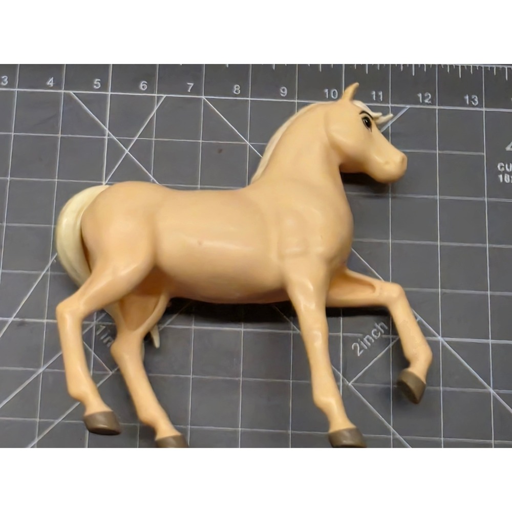 Mattel Spirit Untamed Chica Linda Horse Figure 2020 Palomino HBB23 DreamWorks
